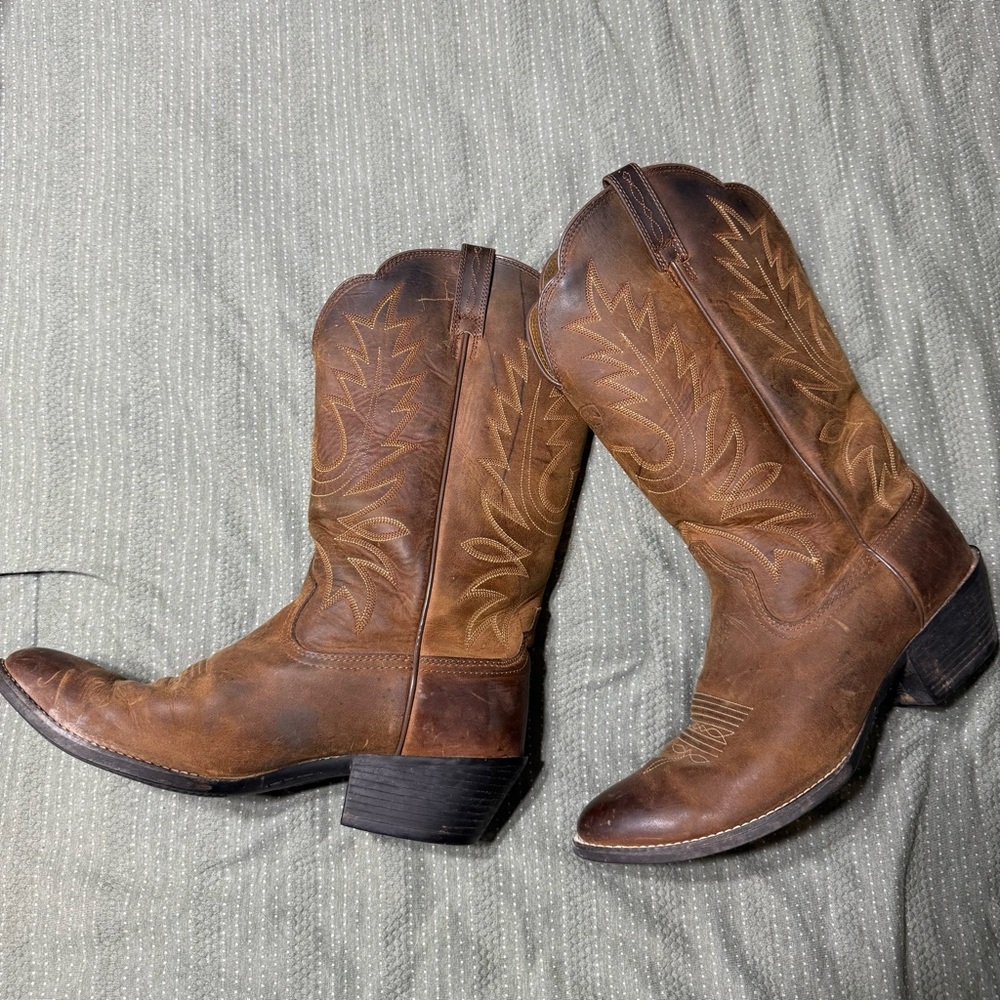Ariat Rustic Brown Leather Lace-Up Western Boots